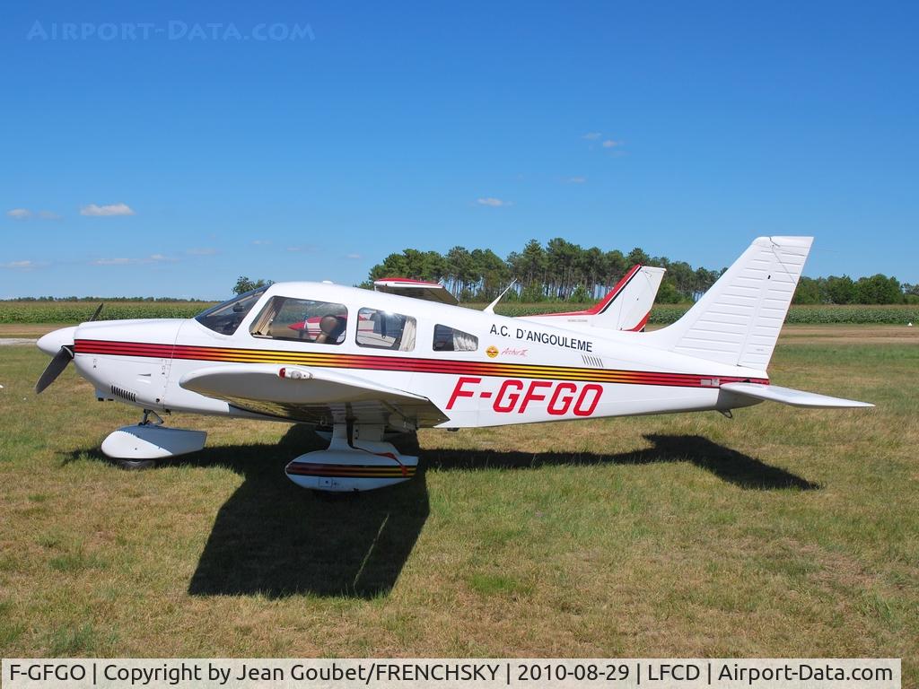 F-GFGO, Piper PA-28-181 Archer III C/N 28-90060, au parking