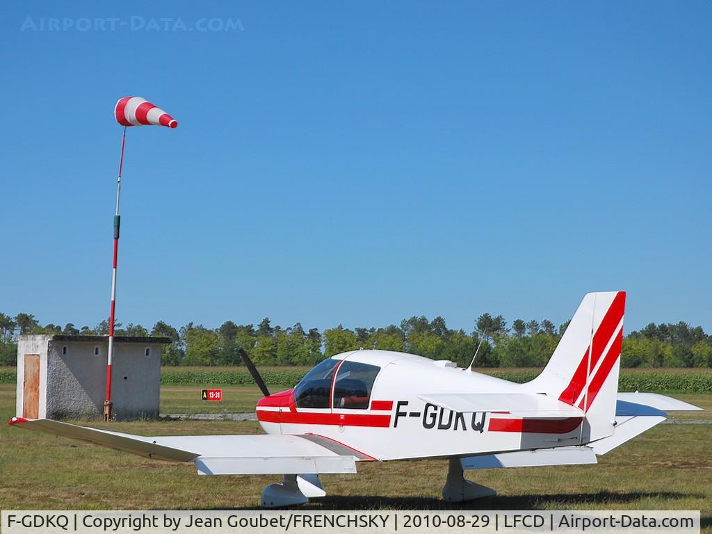 F-GDKQ, Robin DR-400-120 C/N 1621, au parking