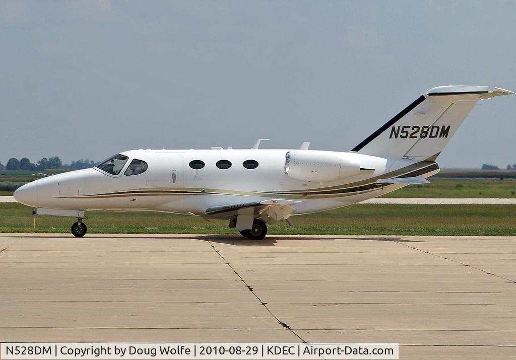 N528DM, 2007 Cessna 510 Citation Mustang C/N 510-0031, Archer Daniels Midland corporate jet taxiing for departure in Decatur, Illinois.  KDEC.