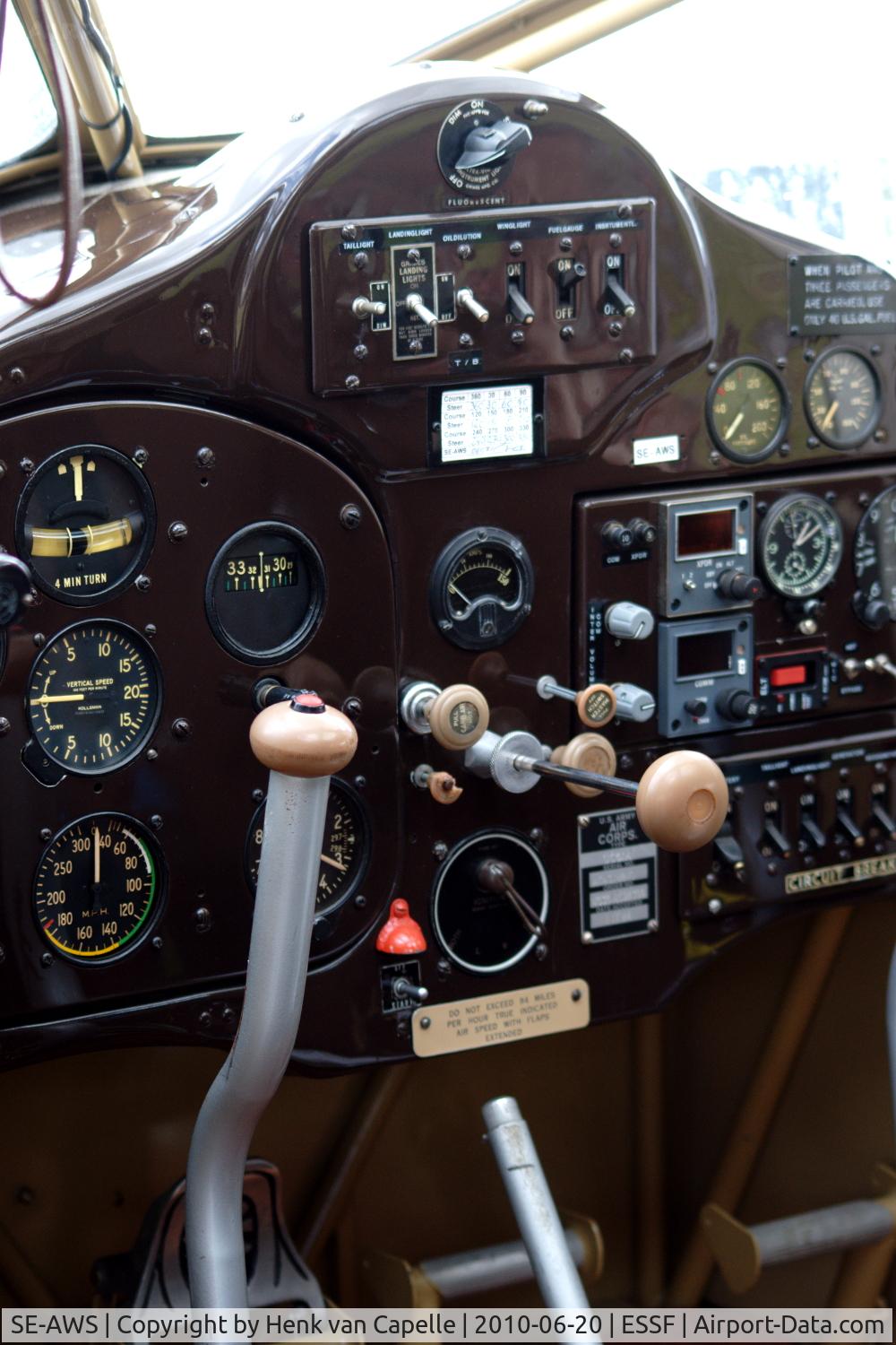 SE-AWS, 1943 Fairchild UC-61A Argus II (24W-41A) C/N 804, View into the cockpit of the Fairchild 24W-41 which has been restored into its original state.