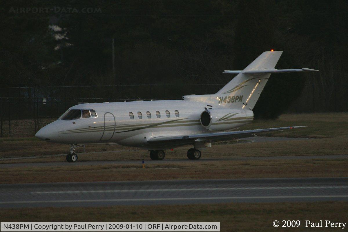 N438PM, 2003 Raytheon Hawker 800XP C/N 258636, Losing the light on this bird as she waits...
