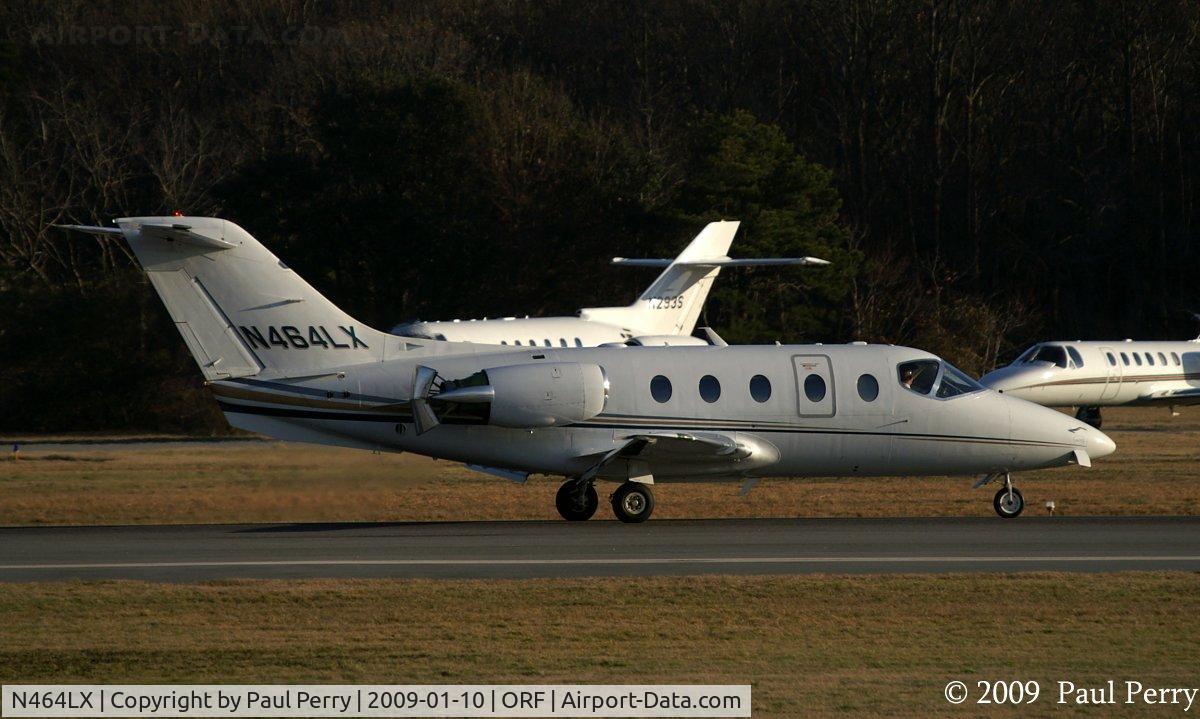 N464LX, Raytheon Aircraft Company 400A C/N RK-453, Down and slowing, a late afternoon arrival