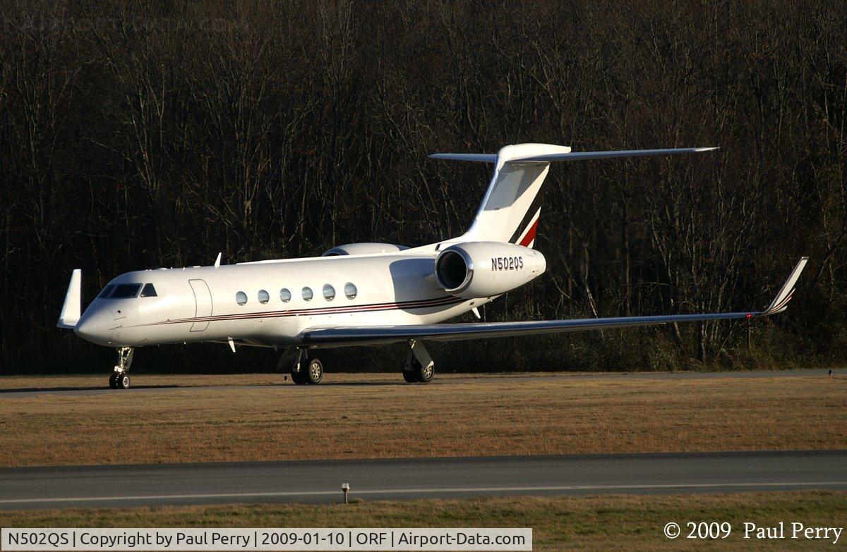 N502QS, 2000 Gulfstream Aerospace G-V C/N 601, The Gee-Five looks kinda big, even at a distance