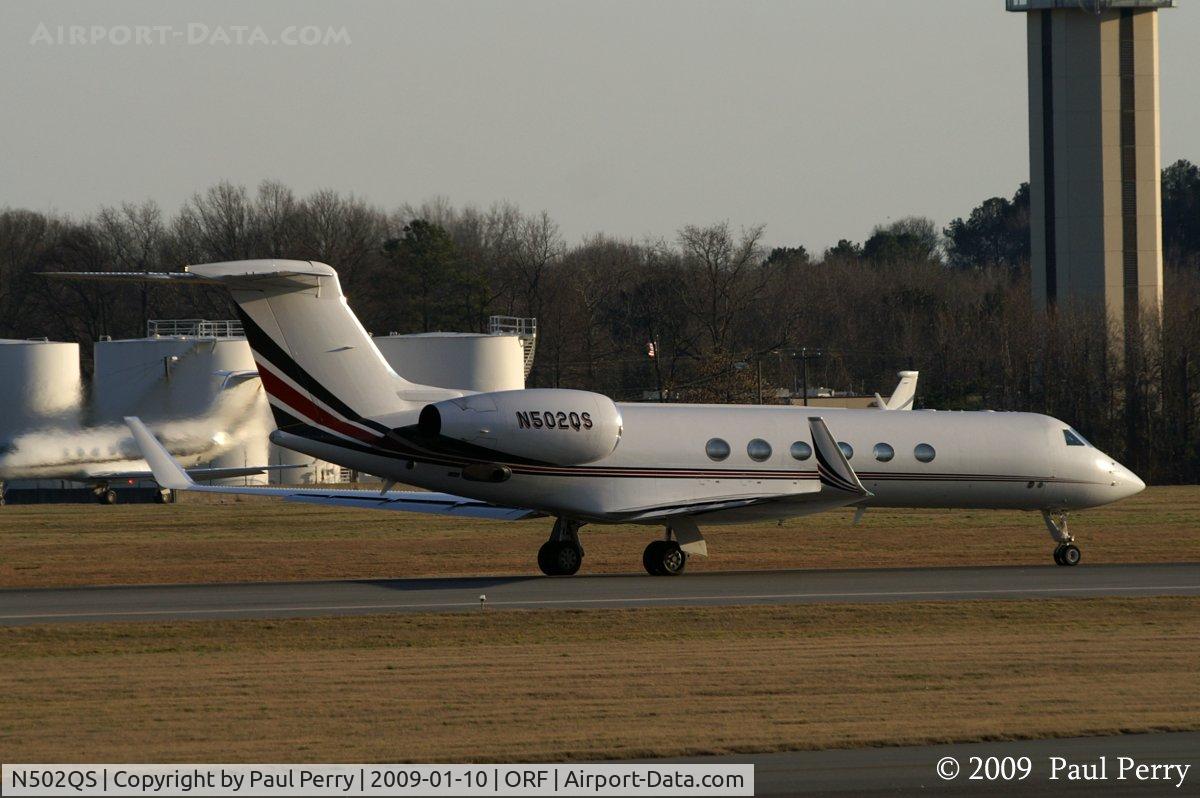 N502QS, 2000 Gulfstream Aerospace G-V C/N 601, Biggish, but sleek