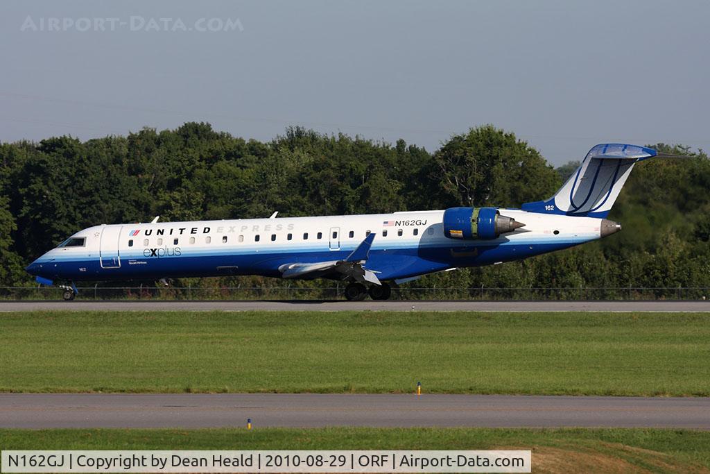 N162GJ, 2006 Bombardier CRJ-702 (CL-600-2C10) Regional Jet C/N 10254, United Express (GoJet Airlines) N162GJ rolling out on RWY 5 after arrival from Chicago O'Hare Int'l (KORD) as 