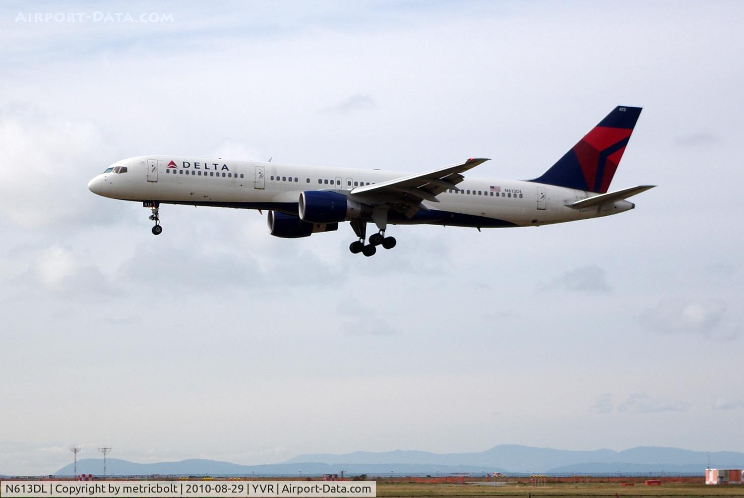 N613DL, 1985 Boeing 757-232 C/N 22820, In standard Delta livery