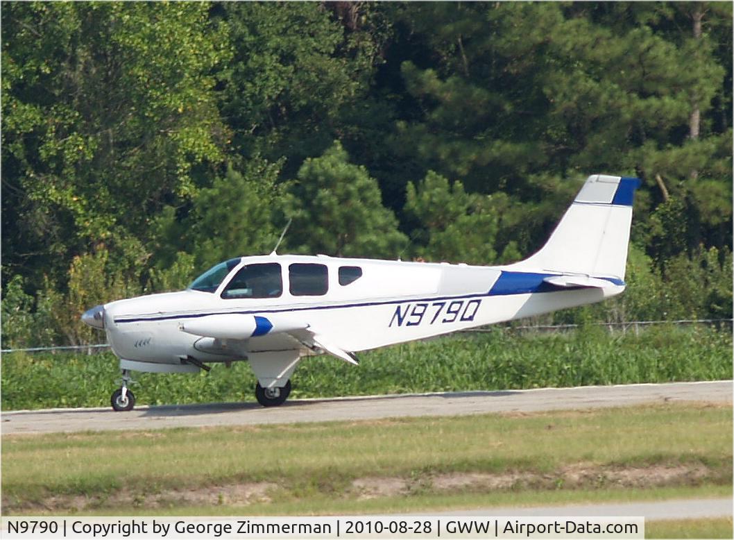 N9790, 1963 Bell-snohomish Co Sheriffs Off 47G-3B C/N 2986, Taxi at Goldsboro-Wayne