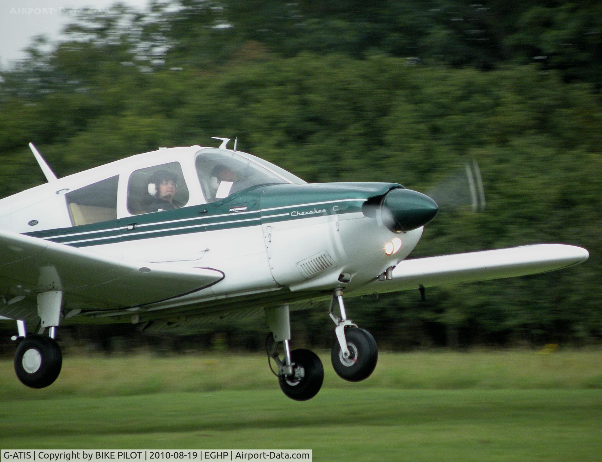 G-ATIS, 1965 Piper PA-28-160 Cherokee Cherokee C/N 28-2713, Visiting Cherokee getting airbourne from rwy 26. Starlight Foundation Day.