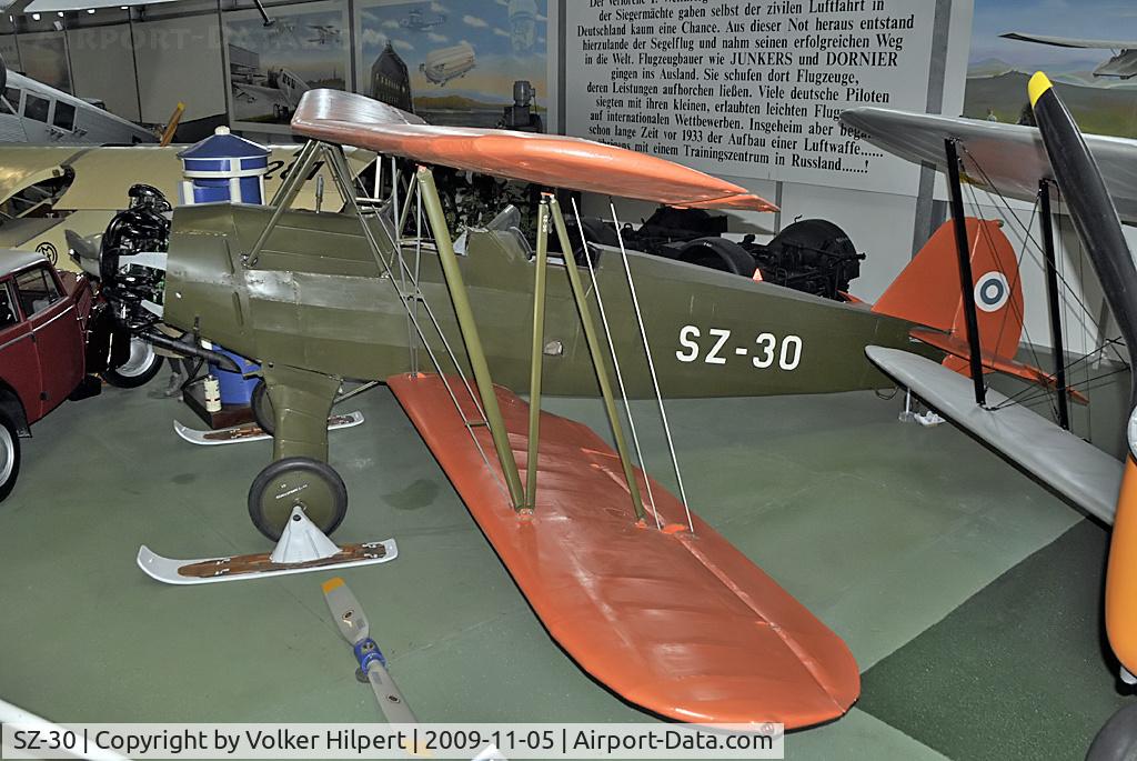 SZ-30, Focke-Wulf Fw-44J Stieglitz C/N 2933, Fw-44J