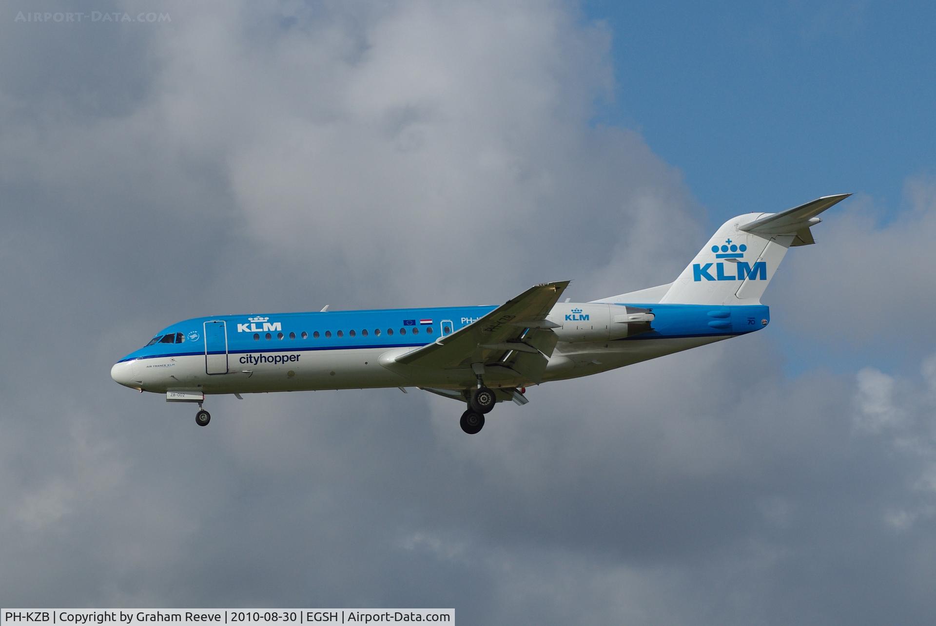 PH-KZB, 1996 Fokker 70 (F-28-070) C/N 11562, Landding at Norwich.