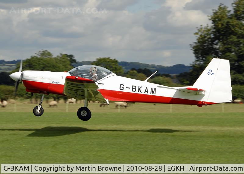 G-BKAM, 1982 Slingsby T-67M Firefly Mk2 C/N 1999, SHOT AT HEADCORN