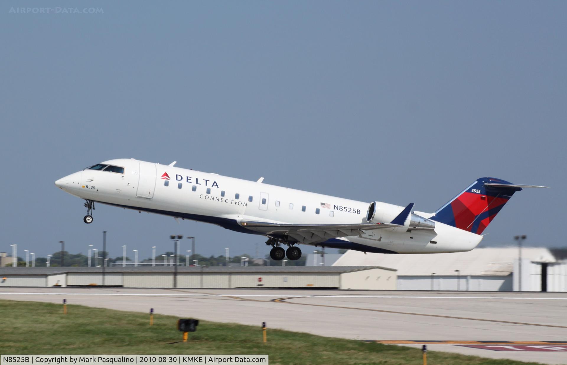 N8525B, 2001 Canadair CRJ-200LR (CL-600-2B19) C/N 7525, CL-600-2B19