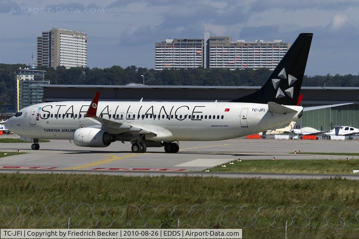 TC-JFI, 1999 Boeing 737-8F2 C/N 29771, taxying to the gate