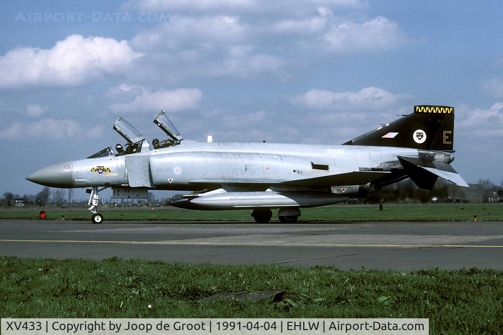 XV433, 1969 McDonnell Douglas Phantom FGR2 C/N 3158/9263, squadron rotation of 74 Sq. RAF with 323 Sqn RNlAF.
