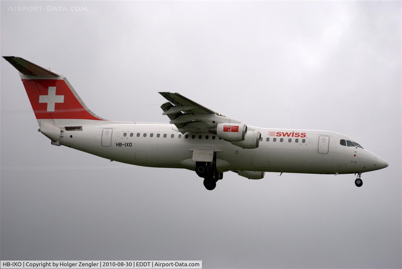 HB-IXO, 1996 British Aerospace Avro 146-RJ100 C/N E3284, Coming from Basel/Switzerland down through grey clouds....
