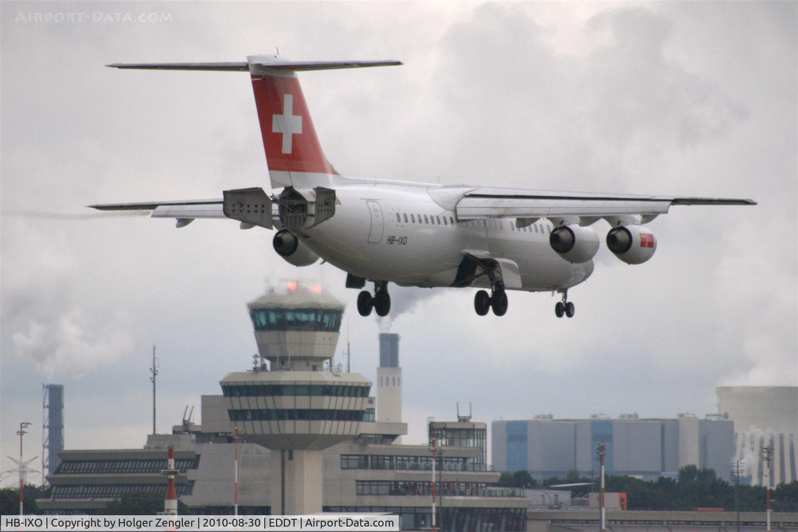 HB-IXO, 1996 British Aerospace Avro 146-RJ100 C/N E3284, Going down to TXL with open emergency exit :-)