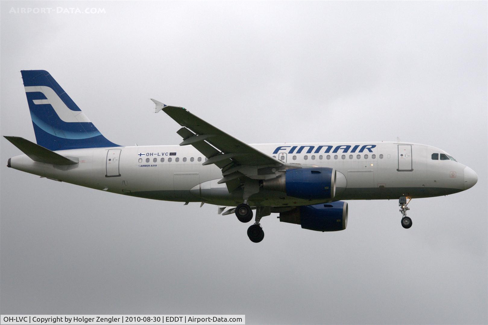 OH-LVC, 2000 Airbus A319-112 C/N 1309, Finnair flight AY 911 from Helsinki is arriving on runway 26R