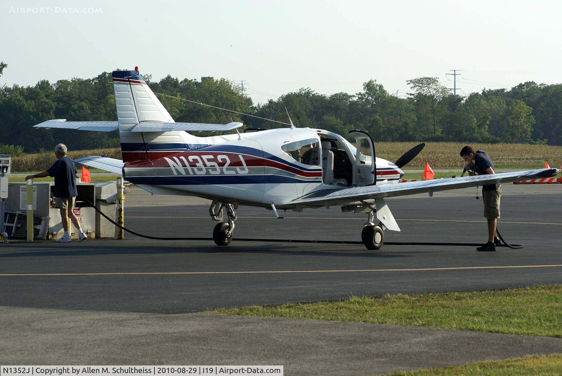 N1352J, 1975 Rockwell International 112A Commander C/N 352, 1975 Rockwell International 112A