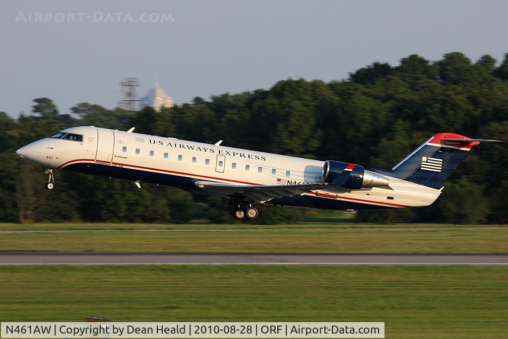 N461AW, 2003 Canadair CRJ-200LR (CL-600-2B19) C/N 7870, US Airways Express (Air Wisconsin) N461AW departing RWY 5 en route to Philadelphia Int'l (KPHL) as Flight AWI3581.