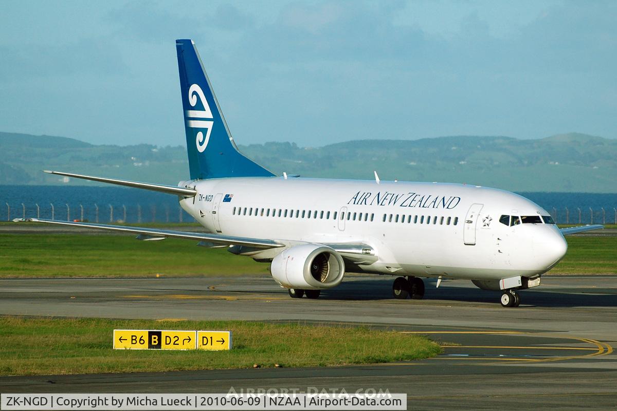 ZK-NGD, 1998 Boeing 737-3U3 C/N 28732, At Auckland