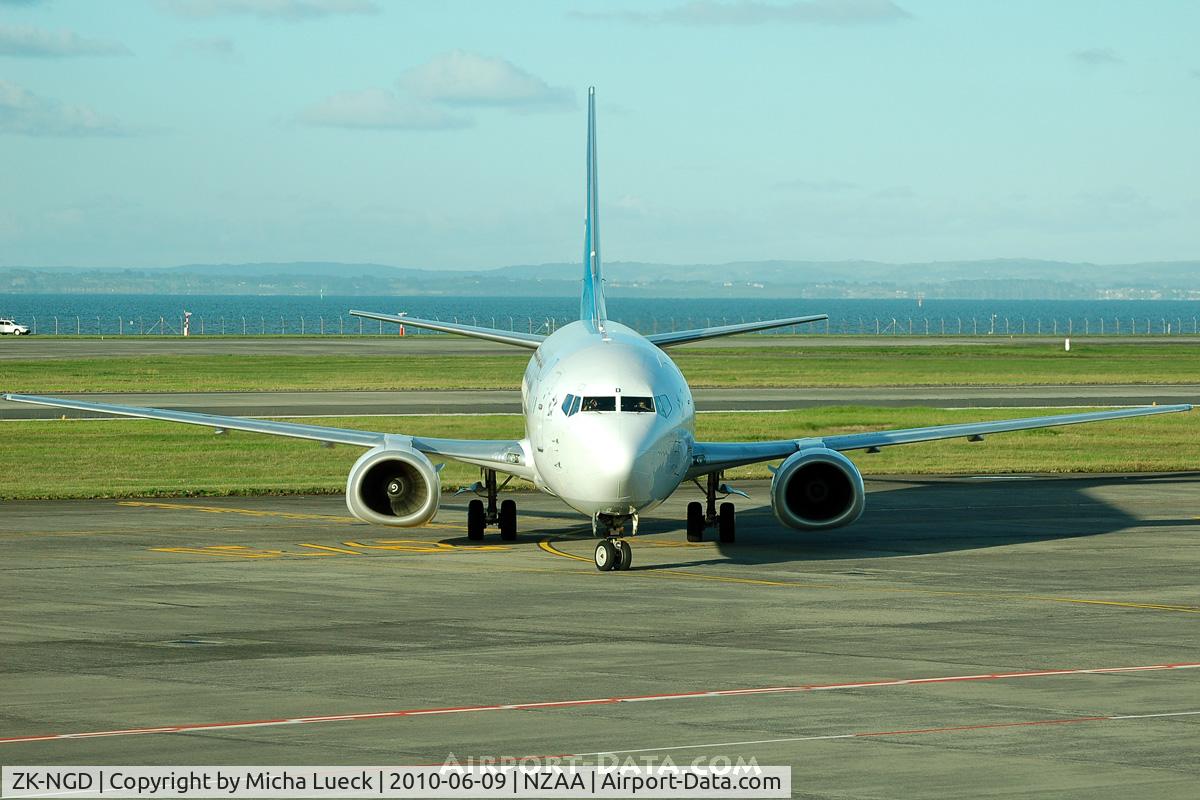 ZK-NGD, 1998 Boeing 737-3U3 C/N 28732, At Auckland