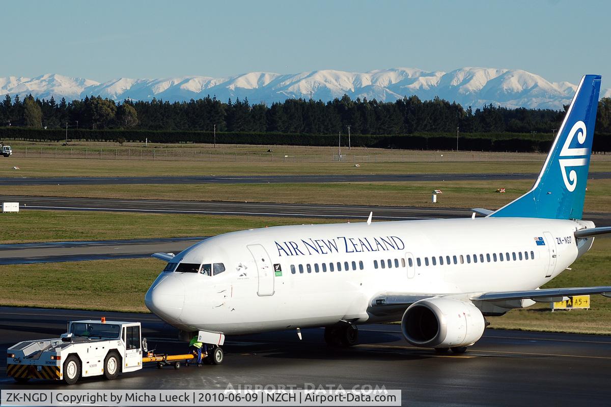 ZK-NGD, 1998 Boeing 737-3U3 C/N 28732, At Christchurch