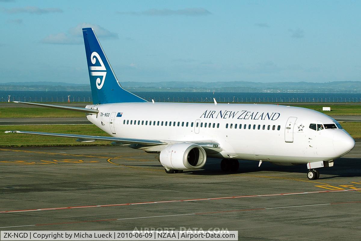 ZK-NGD, 1998 Boeing 737-3U3 C/N 28732, At Auckland
