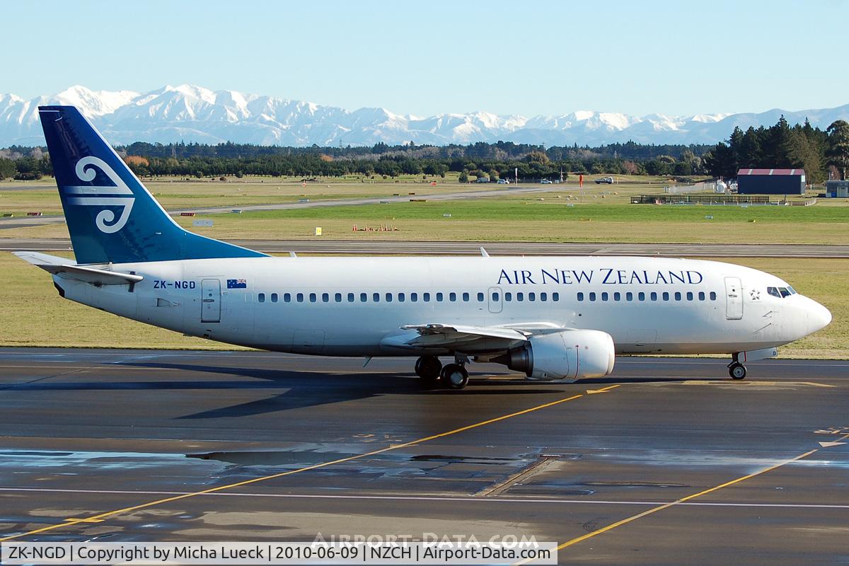 ZK-NGD, 1998 Boeing 737-3U3 C/N 28732, At Christchurch