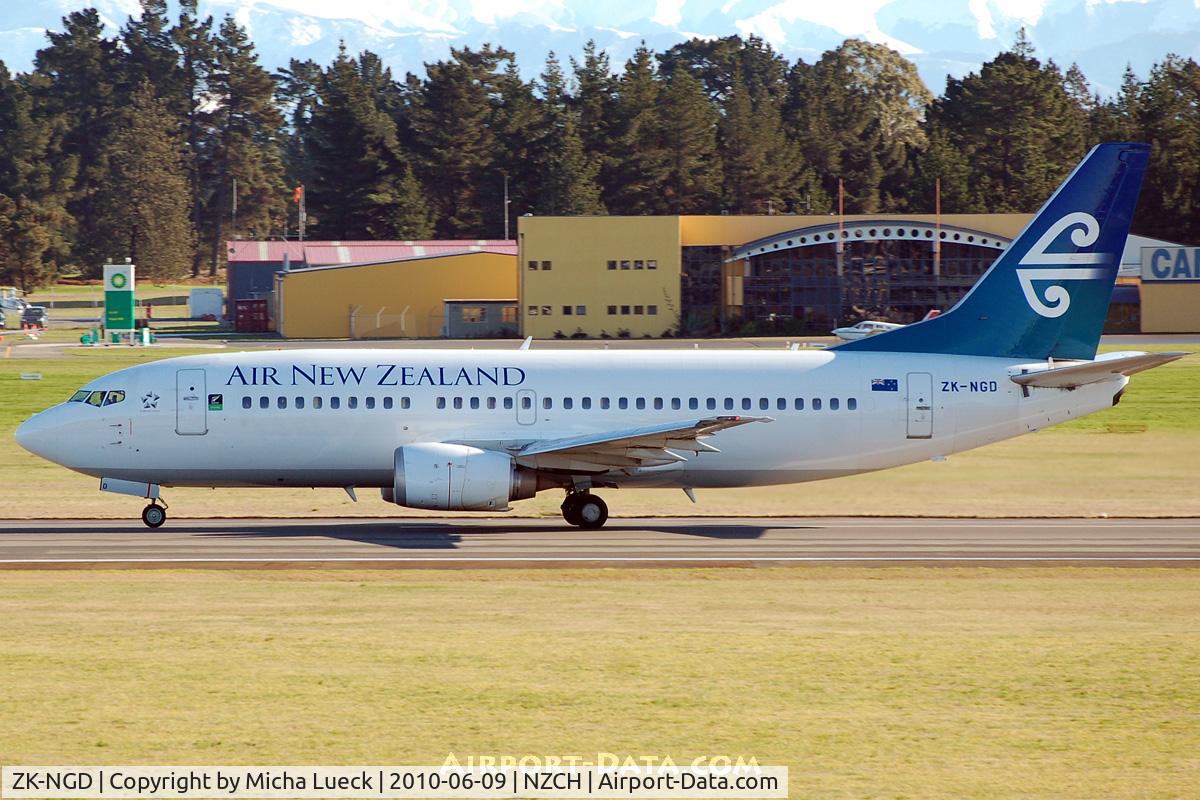 ZK-NGD, 1998 Boeing 737-3U3 C/N 28732, At Christchurch