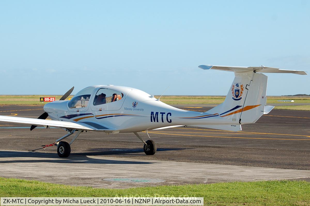 ZK-MTC, 2008 Diamond DA-40 Diamond Star C/N 40.942, At New Plymouth
