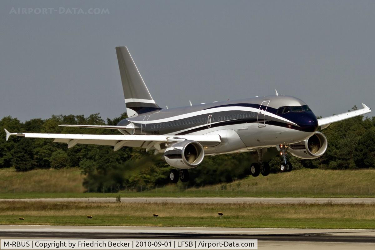 M-RBUS, 2009 Airbus A319-115CJ C/N 3856, moments prior touchdown