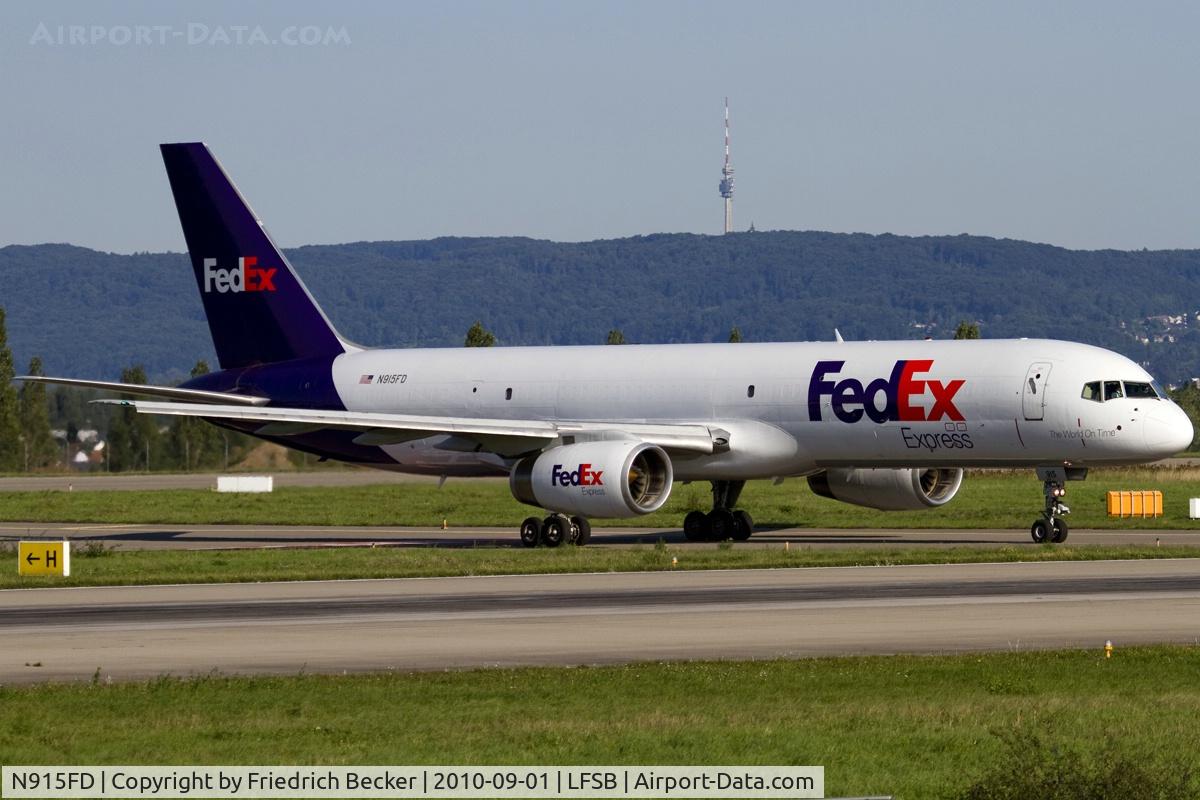 N915FD, 1988 Boeing 757-236 C/N 24120, taxying to the active