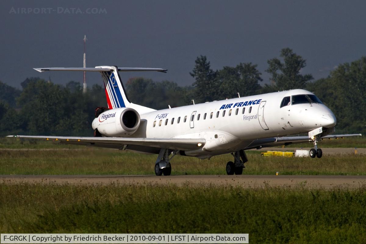 F-GRGK, 2000 Embraer EMB-145EU (ERJ-145EU) C/N 145324, decelerating after touchdown