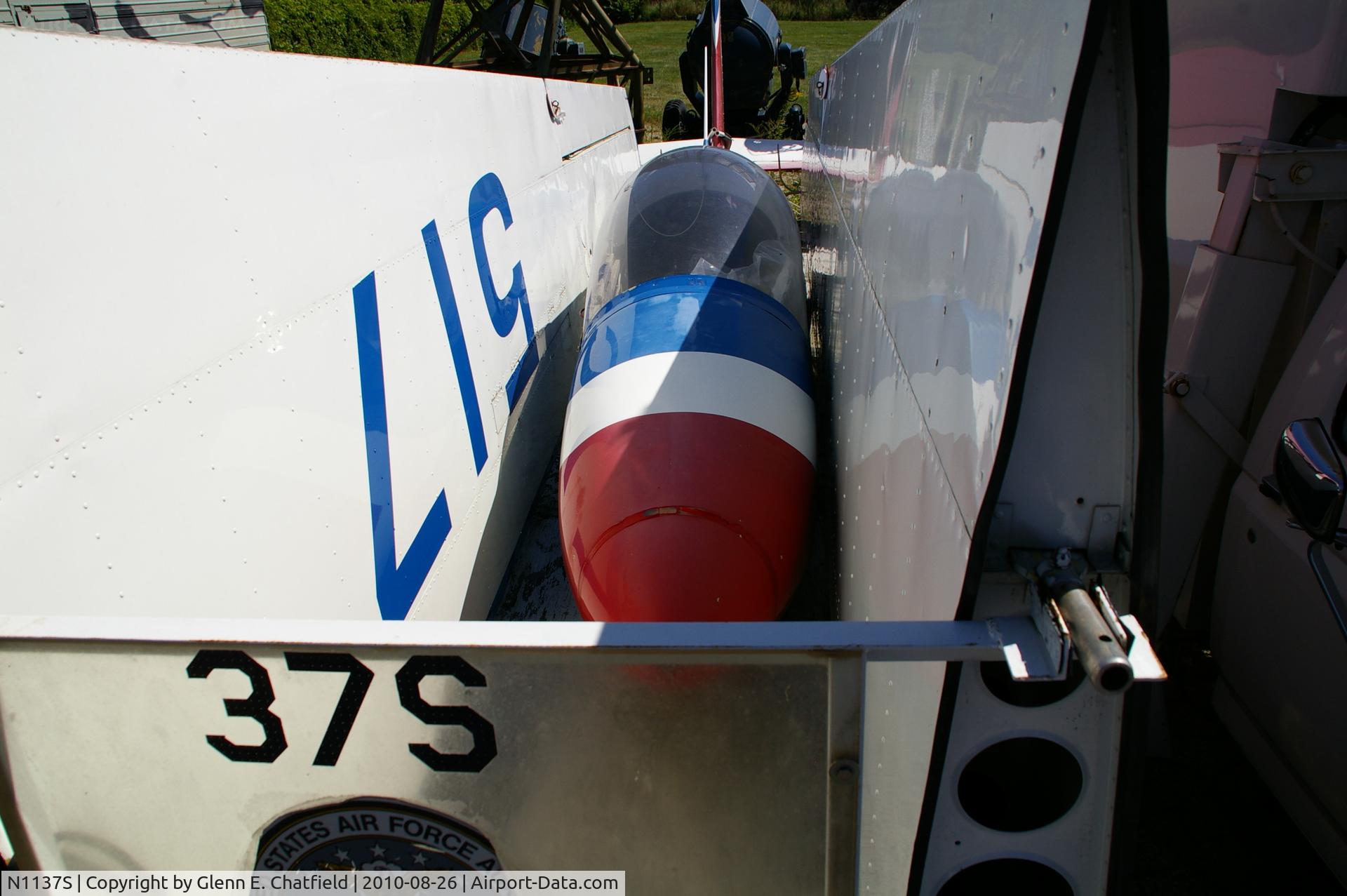 N1137S, 1971 Schweizer SGS 1-26E C/N 517, At the Russell Military Museum, Russell, IL