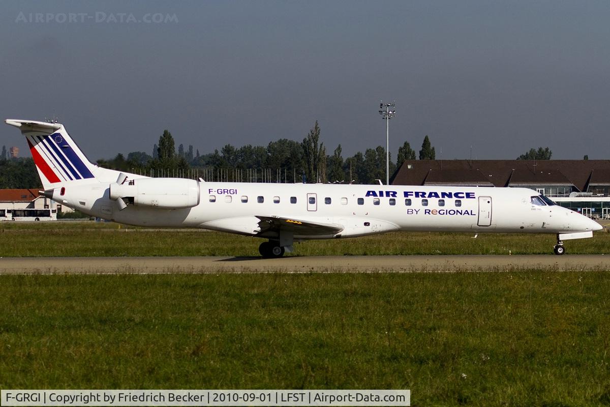 F-GRGI, 1999 Embraer EMB-145EU (ERJ-145EU) C/N 145152, decelerating after touchdown