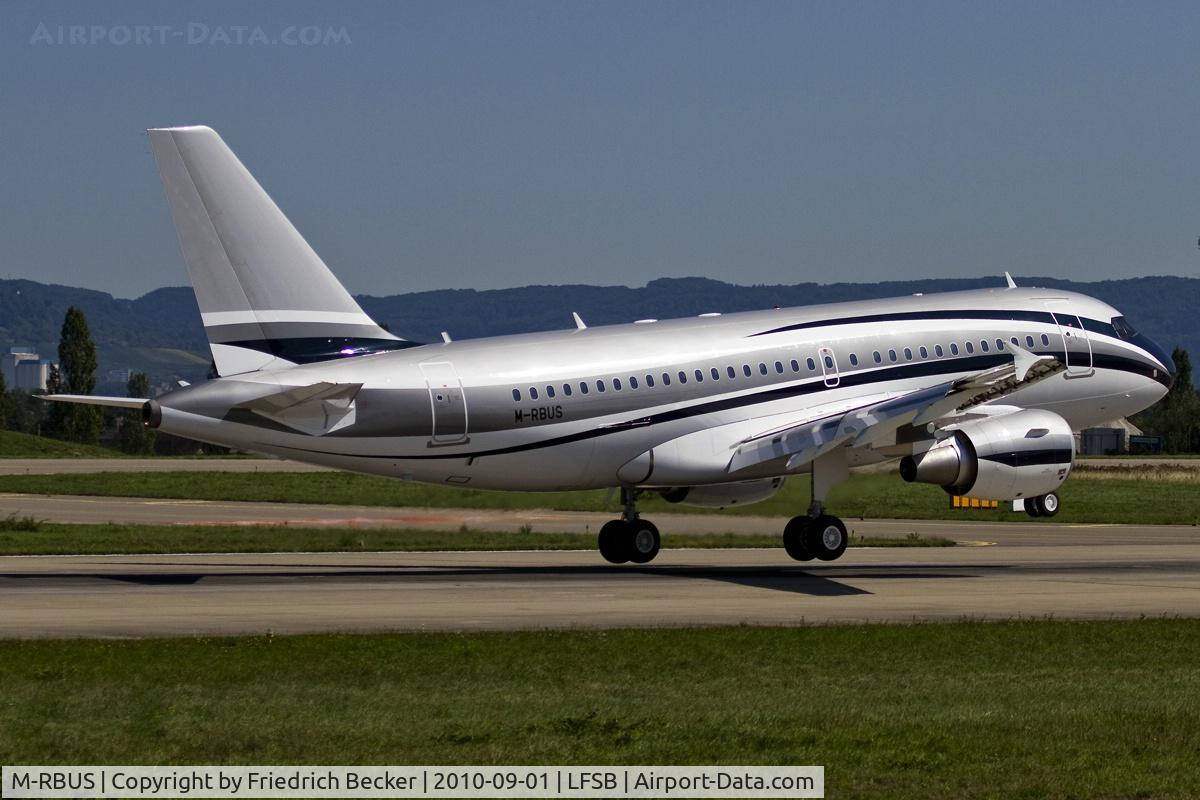 M-RBUS, 2009 Airbus A319-115CJ C/N 3856, moments prior touchdown