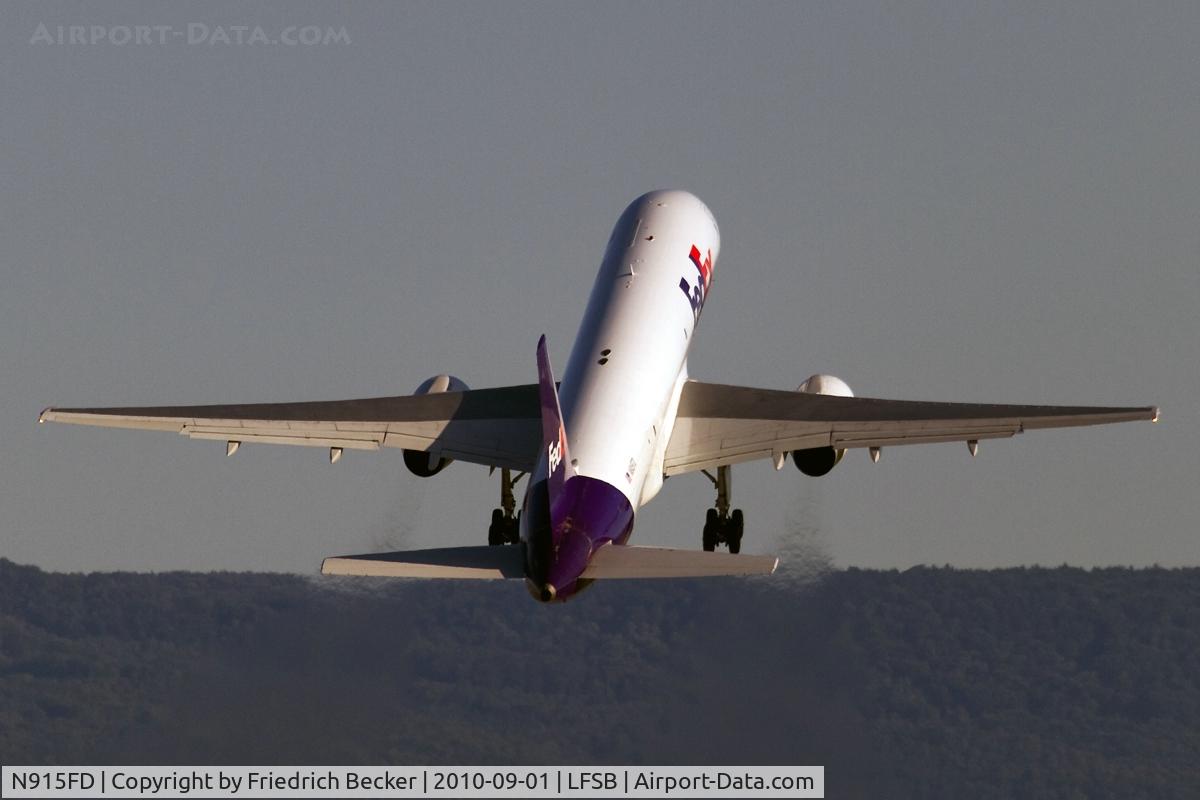 N915FD, 1988 Boeing 757-236 C/N 24120, steep climb out
