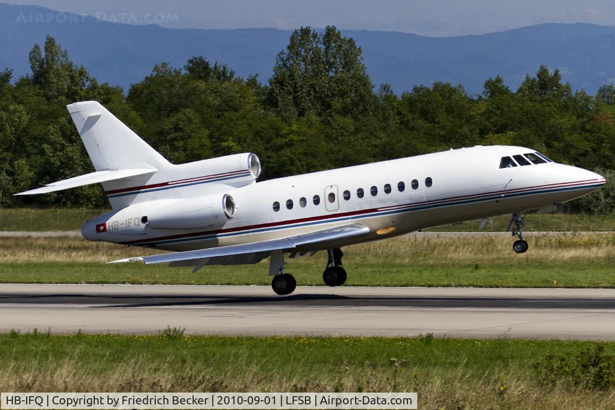 HB-IFQ, 1992 Dassault Falcon 900B C/N 121, moments prior touchdown