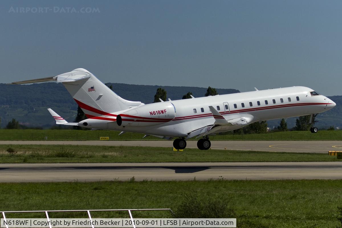 N618WF, 1999 Bombardier BD-700-1A10 Global Express C/N 9005, moments prior touchdown