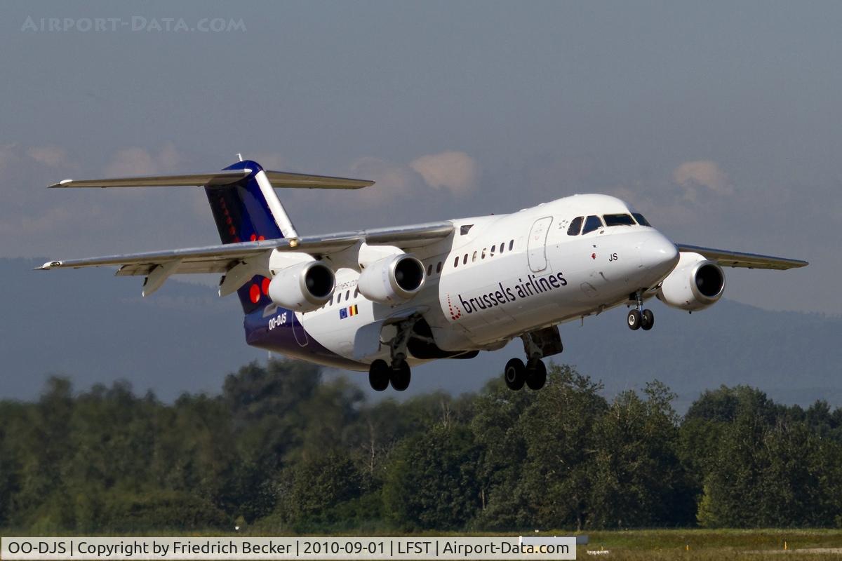 OO-DJS, 1996 British Aerospace Avro 146-RJ85 C/N E.2292, departure from Strasbourg