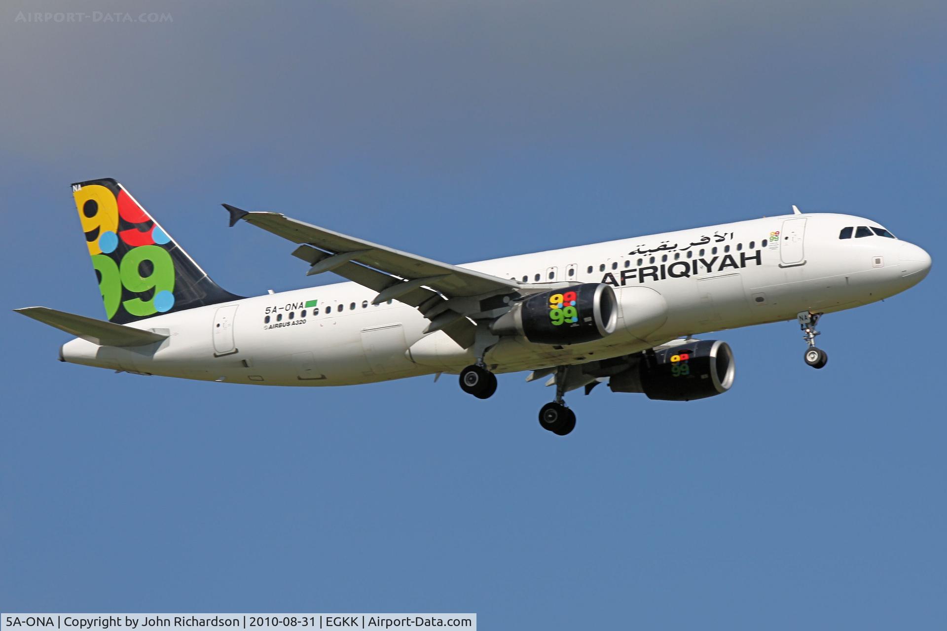 5A-ONA, 2007 Airbus A320-214 C/N 3224, Approaching 08R