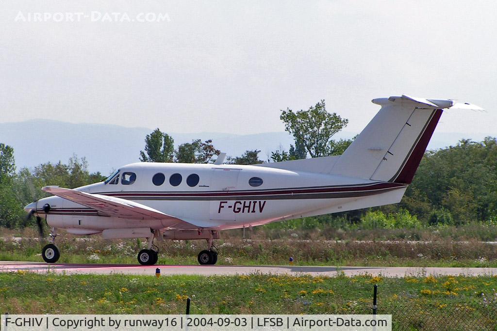 F-GHIV, 1979 Beech F90 King Air C/N LA-22, approaching holdingpoint 26