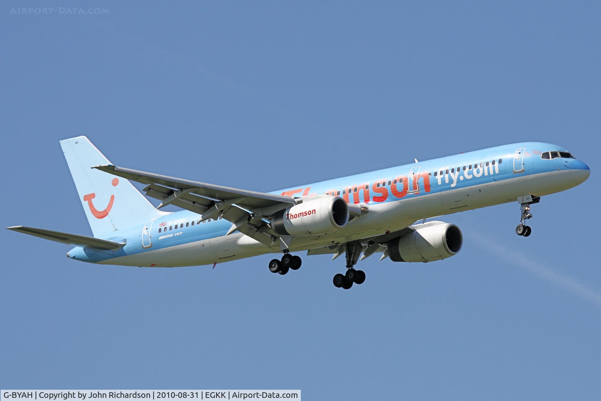 G-BYAH, 1992 Boeing 757-204 C/N 26966, Approach 08R