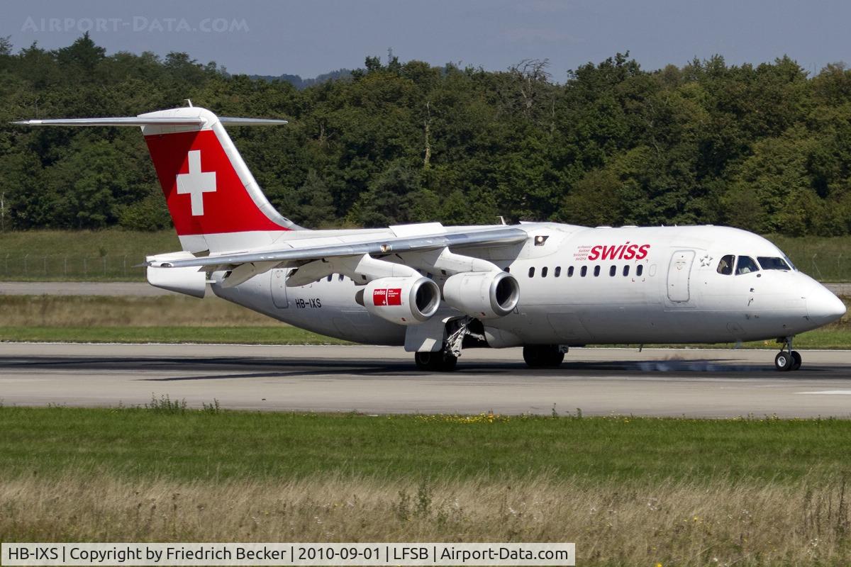 HB-IXS, 1995 British Aerospace Avro 146-RJ100 C/N E3280, decelerating after touchdown