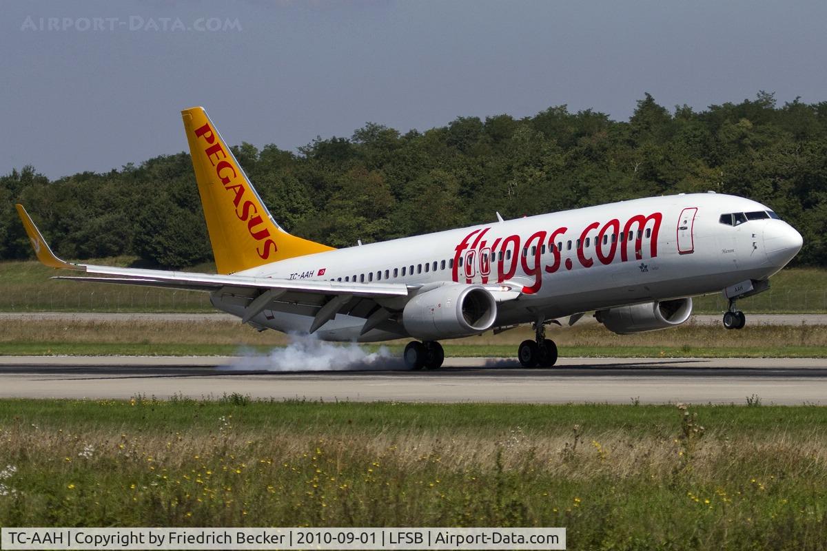 TC-AAH, 2008 Boeing 737-82R C/N 35701/2496, touchdown