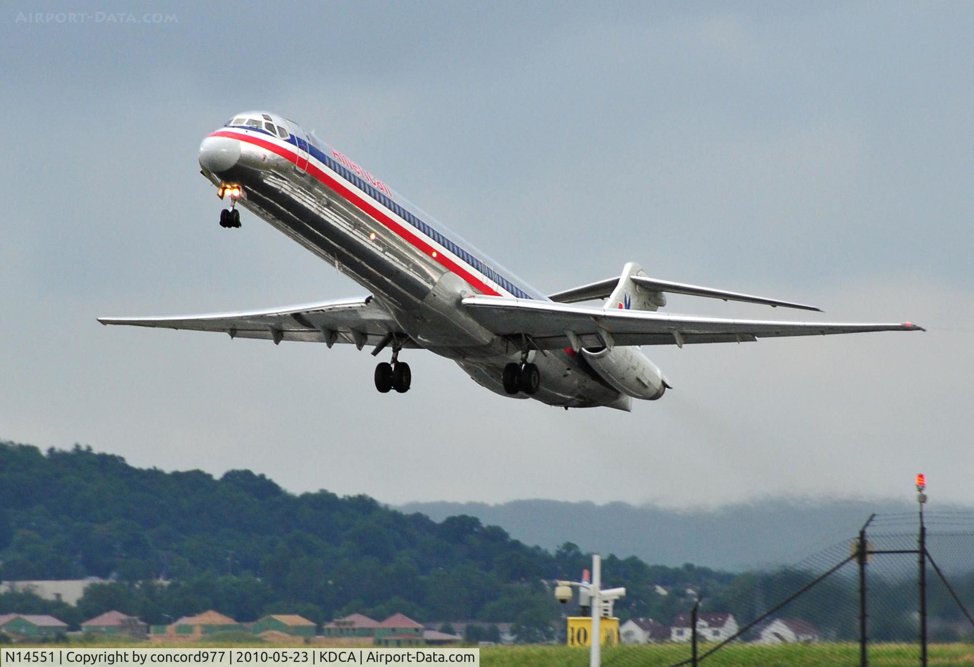 N14551, 1991 McDonnell Douglas MD-82 (DC-9-82) C/N 53033, KDCA.  5/23/2010.