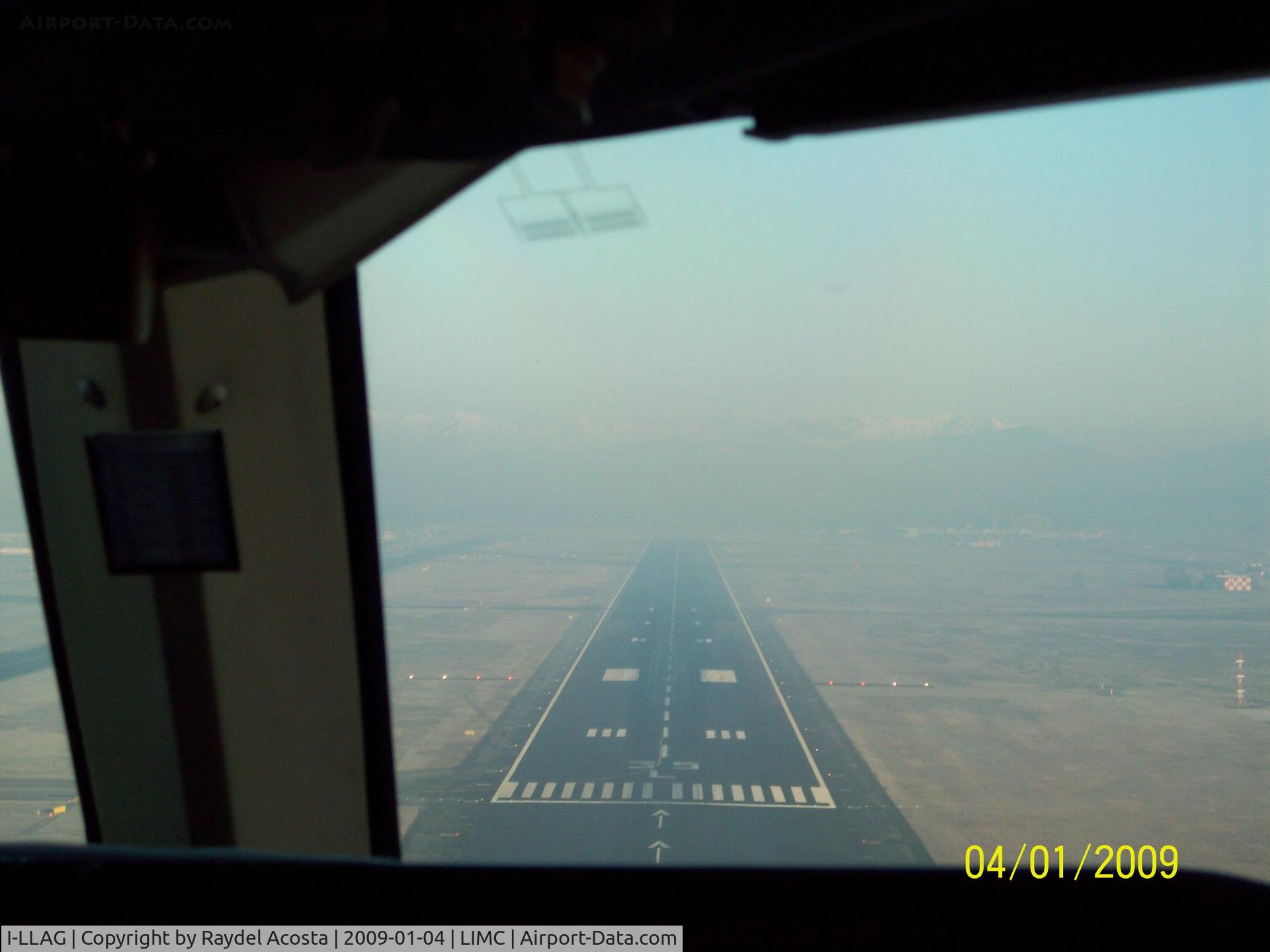 I-LLAG, 1991 Boeing 767-330/ER C/N 25137, Final App, 35L