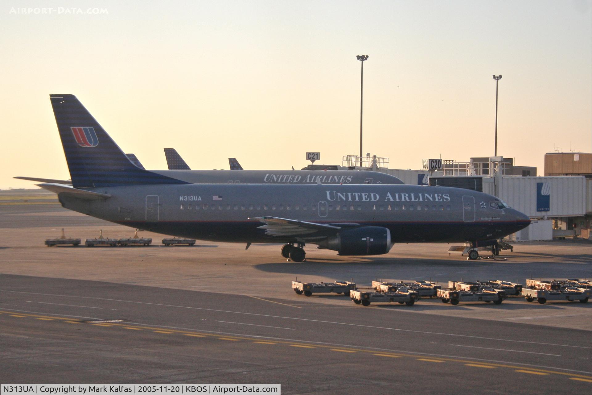 N313UA, 1987 Boeing 737-322 C/N 23674, United Airlines Boeing 737-322, N313UA at C20 KBOS.