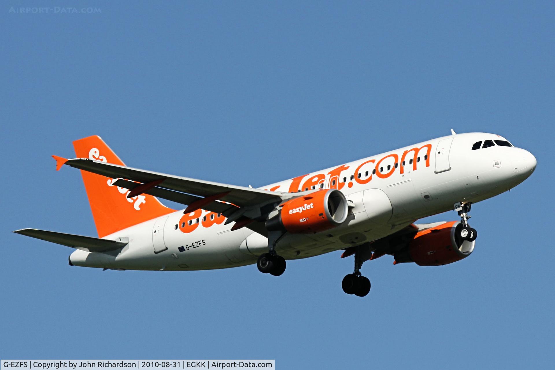 G-EZFS, 2009 Airbus A319-111 C/N 4129, Approach 08R