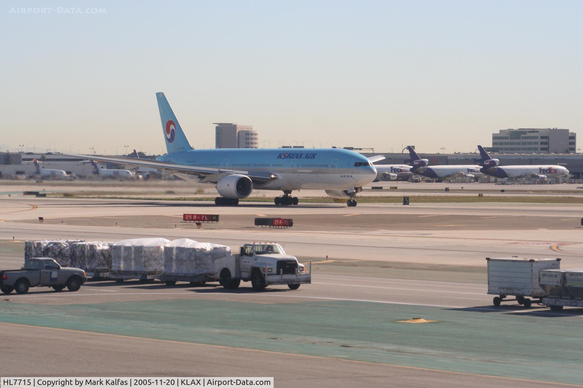 HL7715, 2002 Boeing 777-2B5/ER C/N 28372, Korean Airlines Boeing 777-2B5 (ER), HL7715 25R departure KLAX.